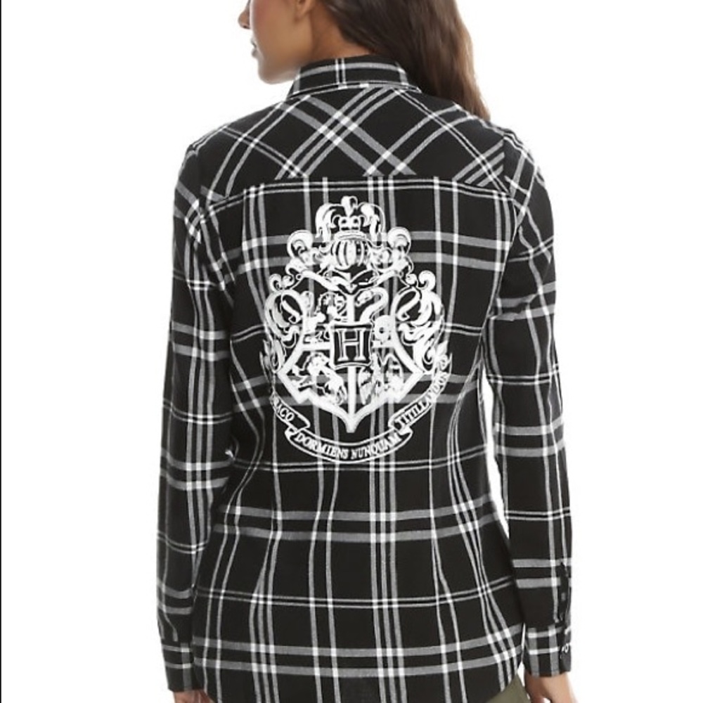 NEW Harry Potter flannel Hogwarts crest sold out